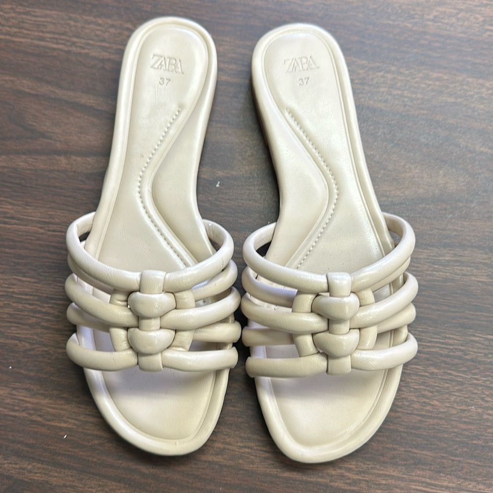 ZARA SANDALS SIZE 7 CREAM